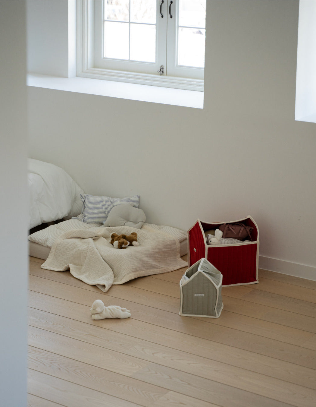 トイハウス レッド Lサイズ / Toy House Red L