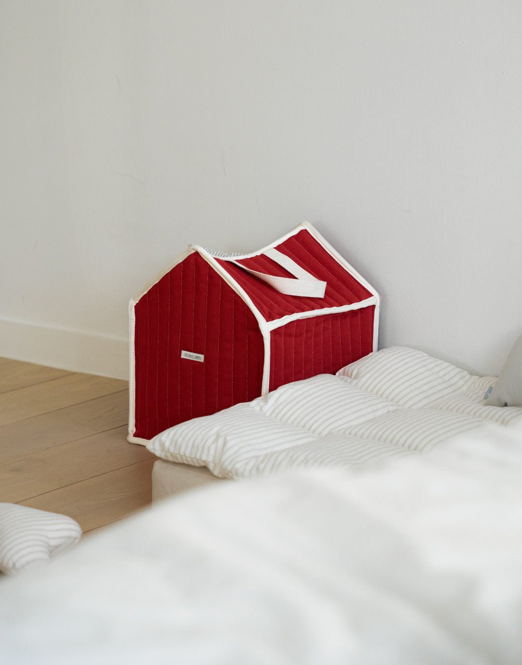 トイハウス レッド Lサイズ / Toy House Red L