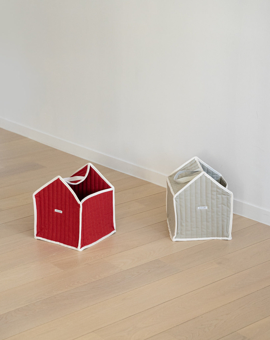 トイハウス レッド Lサイズ / Toy House Red L