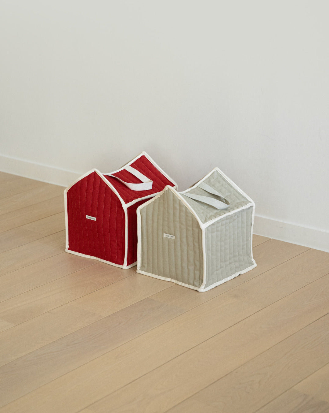 トイハウス レッド Lサイズ / Toy House Red L